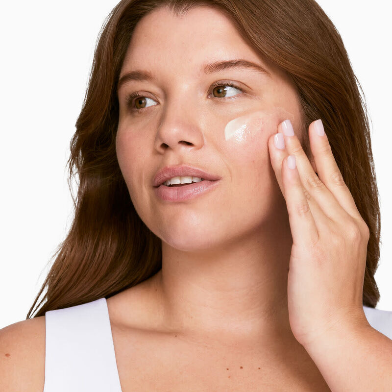 Dramatically Different Moisturising Lotion+ image number null