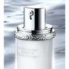 Essence Extraordinaire image number null