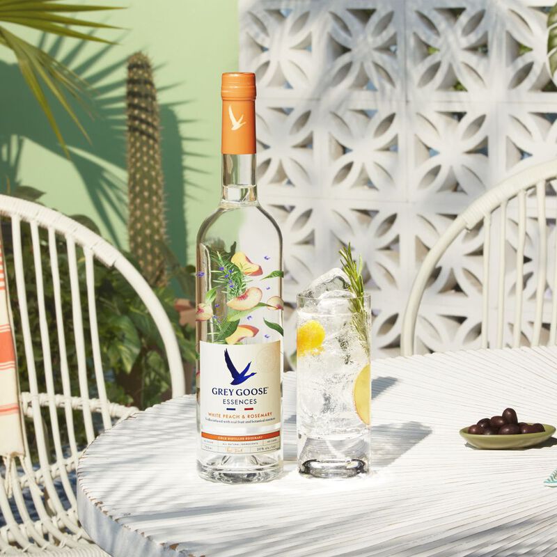 Essences White Peach & Rosemary image number null