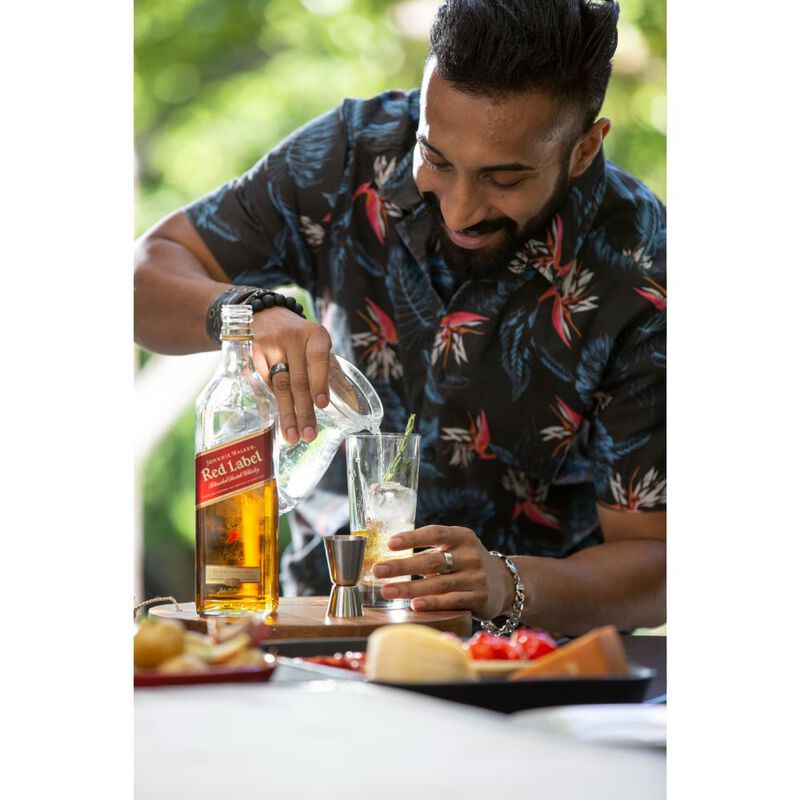 Red Label Blended Scotch Whisky image number null