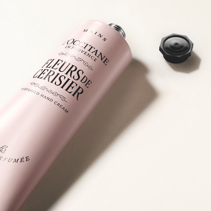Fleurs De Cerisier Perfumed Hand Cream image number null