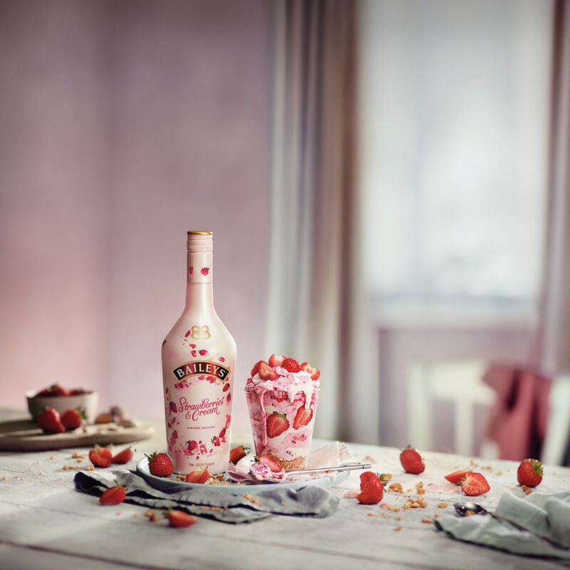 Strawberries and Cream Liqueur image number null
