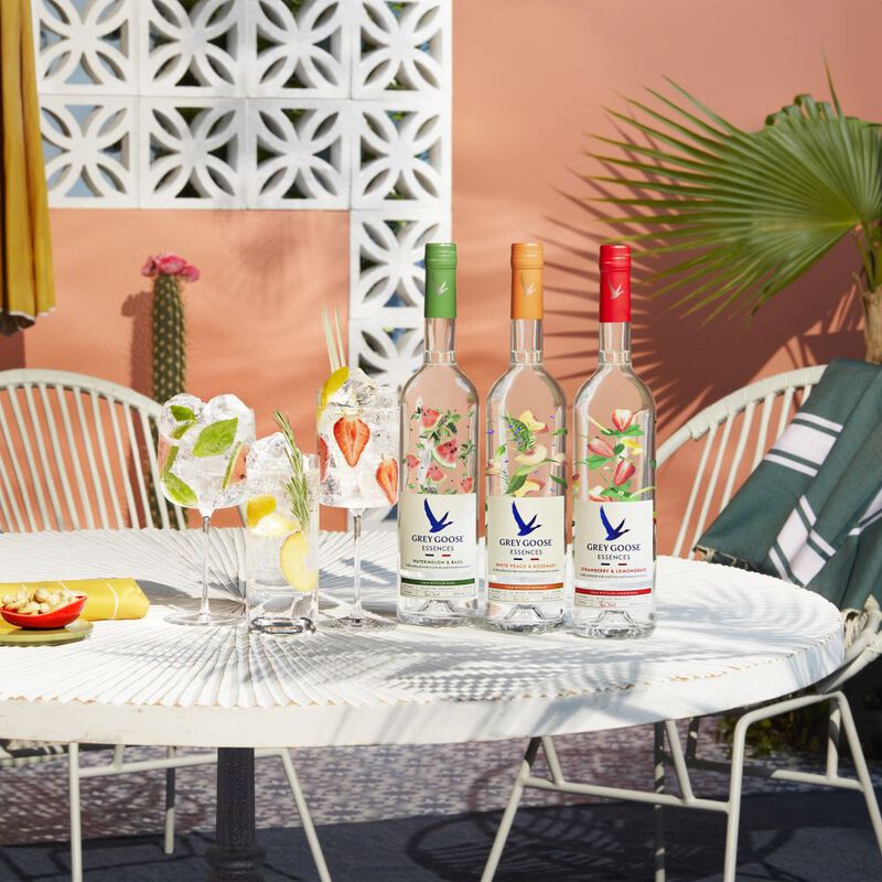 Essences White Peach & Rosemary image number null