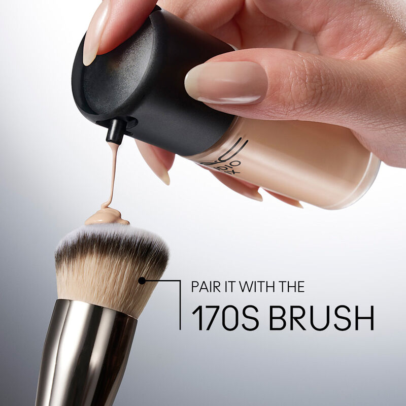 Studio Fix Fluid SPF 15 24hr Matte Foundation + Oil Control image number null