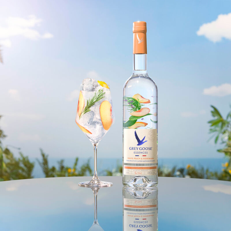 Essences White Peach & Rosemary image number null